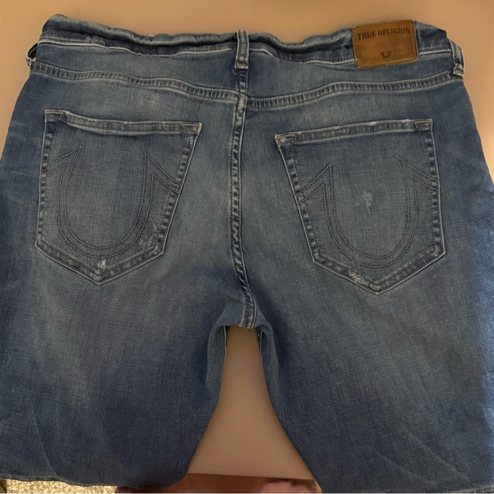 True Religion Men's Relaxed Slim Jeans (Geno) in Light Blue